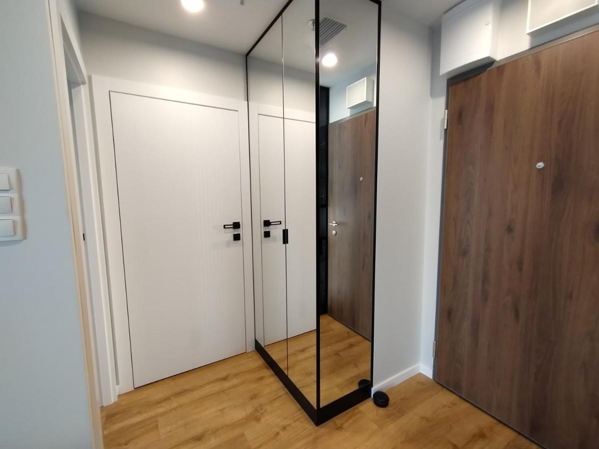 Wola Tower Deluxe Separate Bedroom With Free Garage - By Perfect Apart Warsaw Exterior photo