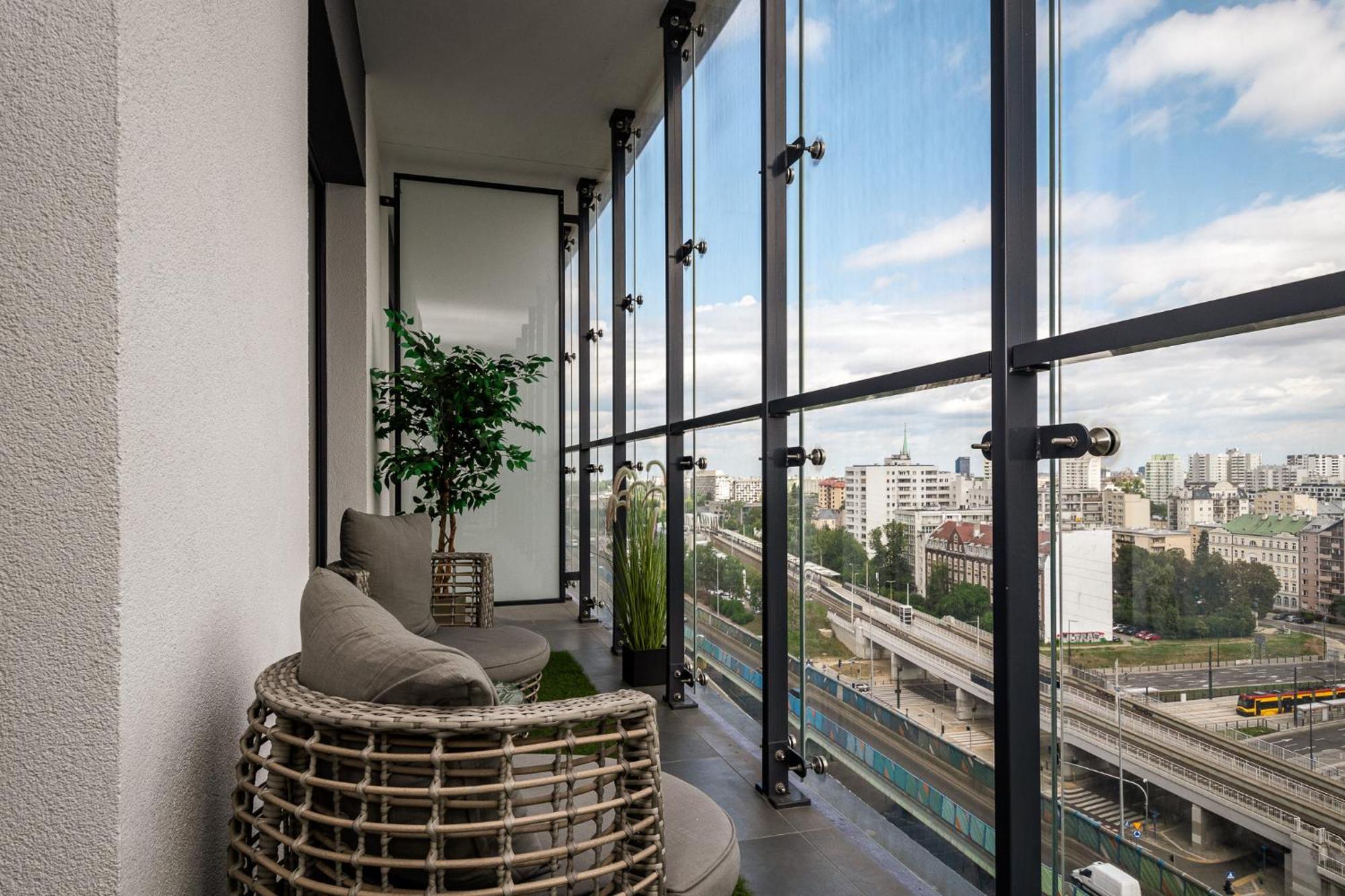 Wola Tower Deluxe Separate Bedroom With Free Garage - By Perfect Apart Warsaw Exterior photo