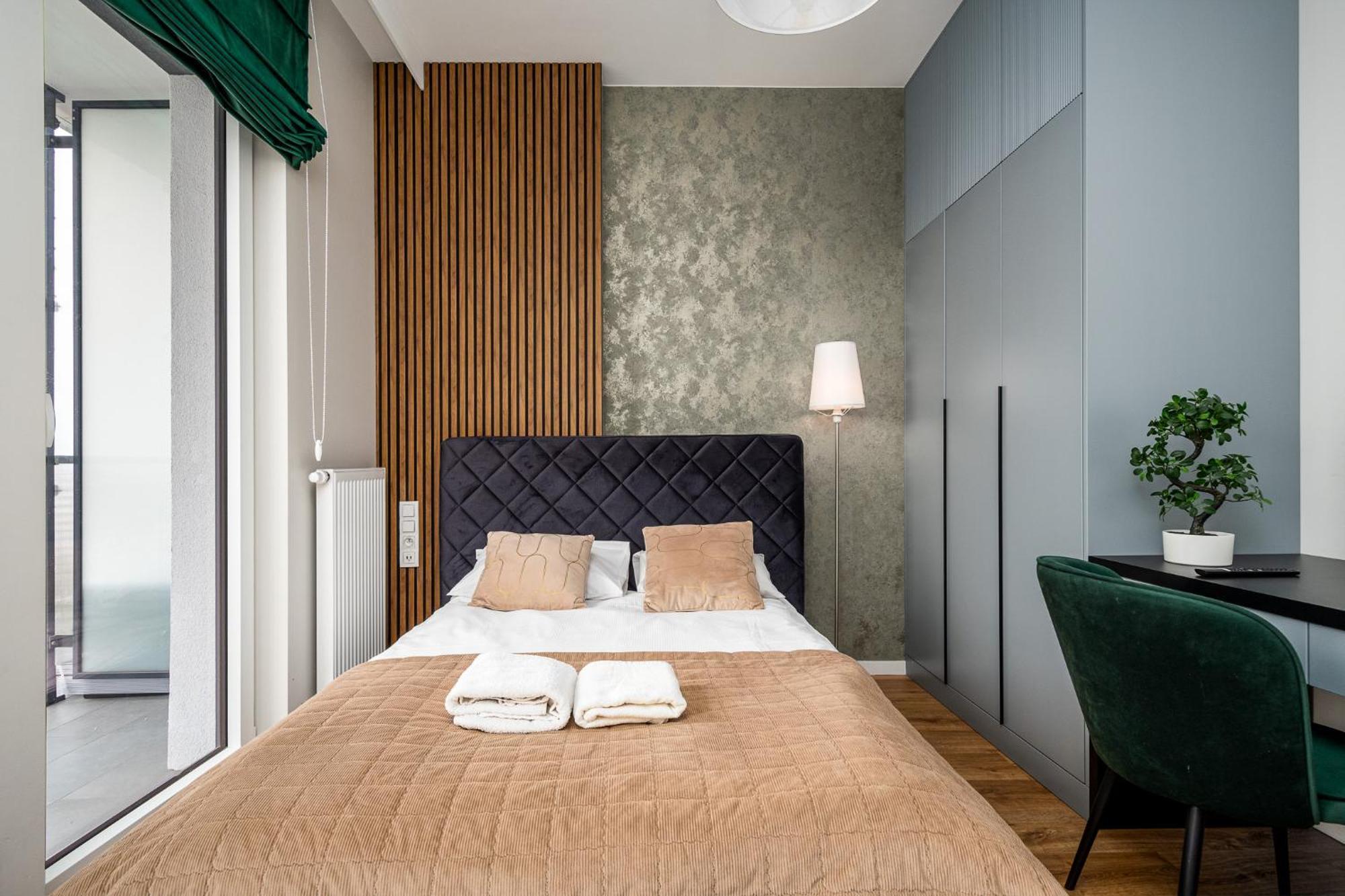 Wola Tower Deluxe Separate Bedroom With Free Garage - By Perfect Apart Warsaw Exterior photo
