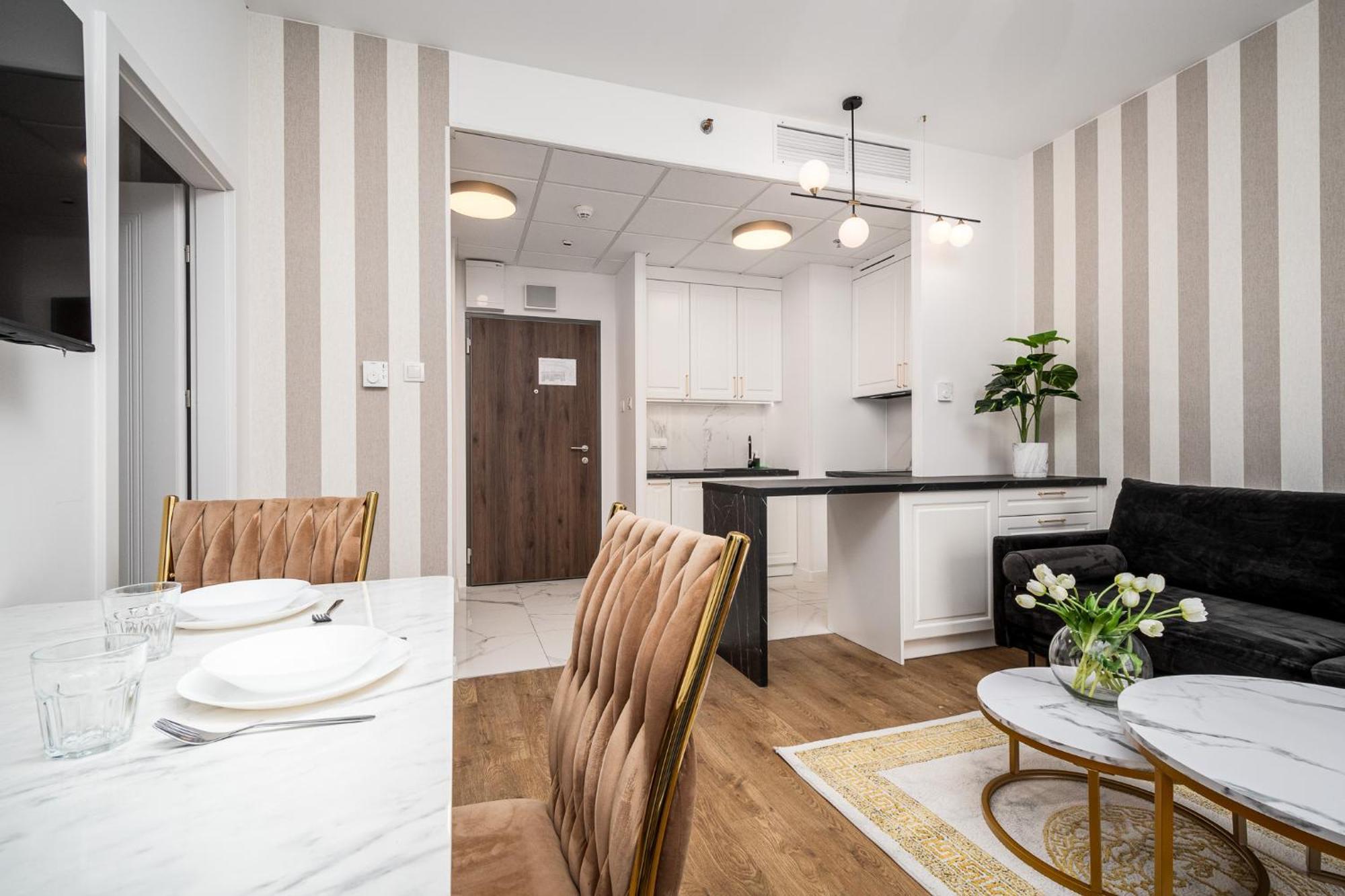 Wola Tower Deluxe Separate Bedroom With Free Garage - By Perfect Apart Warsaw Exterior photo