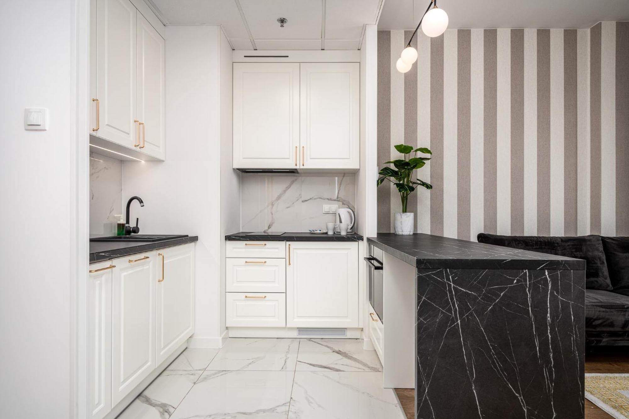 Wola Tower Deluxe Separate Bedroom With Free Garage - By Perfect Apart Warsaw Exterior photo